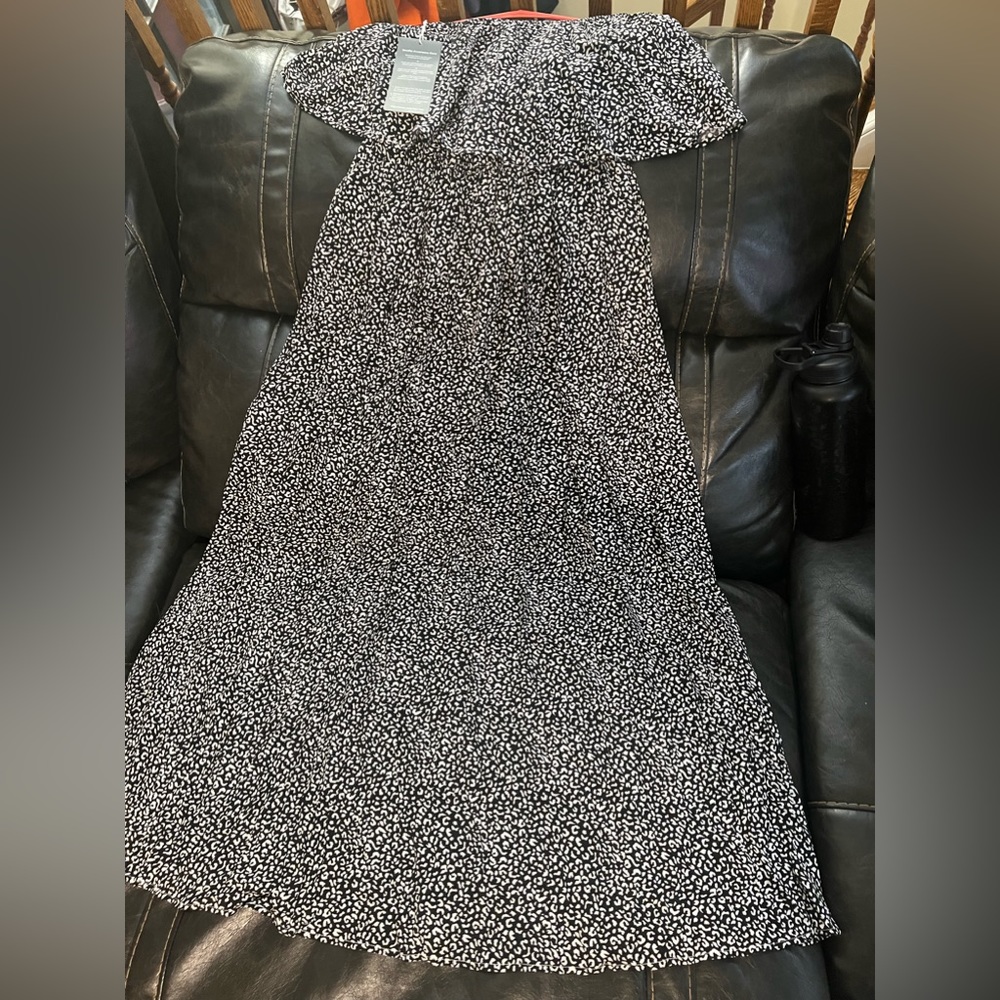 Beautiful leopard print sleeveless dress!